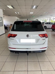 Volkswagen Tiguan 2.0TDI 4MOTION Comfortline R-Line 2017 Económico con Volante a la Izquierda/Derecha - Product Image 6