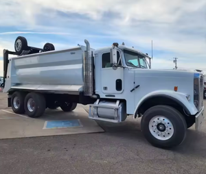 PRECIO BAJO Freightliner FLD120 Camión Usado de Tres Ejes - Manual Cummins, 17' LISTO PARA ENVIAR a Todo el Mundo con GARANTÍA - Product Image 2