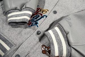 Veste universitaire en laine avec logo personnalisé et patchs en chenille, col montant de haute qualité, veste brodée pour homme - Product Image 4