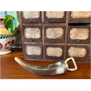 Ouvre-bouteille vintage en corne de buffle, outil de cuisine artisanal unique, tire-bouchons et ouvre-bouteilles, cadeau de pendaison de crémaillère - Product Image 1
