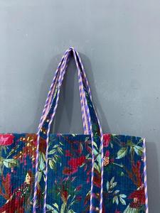 Bolso Tote de Mujer con Estampado de Jungla Azul en Terciopelo, Estilo Bohemio Vintage, Impresión a Mano con Bloques Indios, Bordado Multicolor, Cierre de Cremallera - Product Image 3