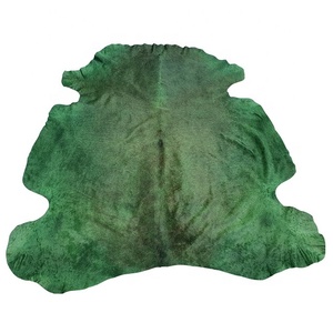 Tissu teint en cuir de vachette couleur unie poils véritables sur peau de vache pour chaussures sacs et maroquinerie faite à la main - Product Image 1