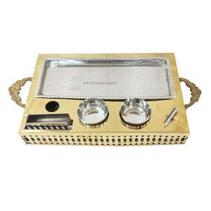 Bandeja para servir aperitivos decorativa hecha a mano de nuevo aspecto, bandeja para servir con mango de latón negro mate de estilo moderno para hoteles y bodas - Product Image 2