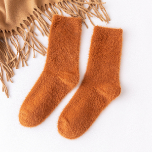 ถุงเท้าแฟชั่นขนปุยสำหรับผู้หญิงถุงเท้าขนฟูหัวใจทำจากผ้าถักลายลูกเรือนุ่มสบายสำหรับฤดูหนาวใช้ในชีวิตประจำวัน - Product Image 6