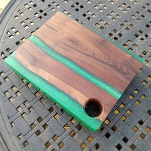 ถาดไม้อะคาเซียทำด้วยมือพร้อมที่จับโลหะถาดเสิร์ฟของขวัญแต่งงานทำจากเรซิน & ไม้แบน - Product Image 3