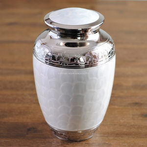 Urna de cremación de latón blanco perla para cenizas humanas Urna conmemorativa hecha a mano para adultos Proveedor al por mayor Fabricante Exportador - Product Image 6
