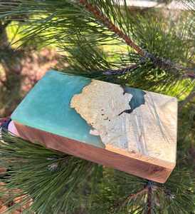 Boîte à bijoux en résine peinte à la main, écologique, avec incrustation d'époxy vert, couleur personnalisée, cadeau de rangement pour femmes, décoration d'intérieur - Product Image 1