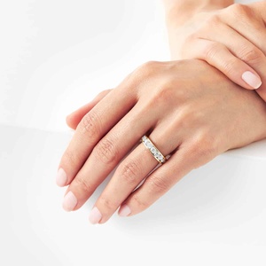 El mejor último diseño con diamante solitario de forma redonda para cada aspecto nupcial - Product Image 3