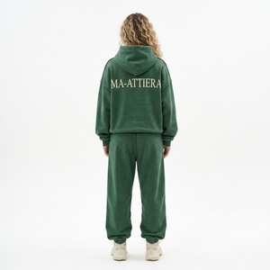 Ensemble survêtement streetwear oversize en molleton de coton vert foncé avec strass floraux pour femme, personnalisable, vente en gros OEM - Product Image 2