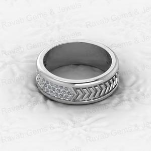 Anillo de Mujer de Alta Calidad en Plata de Ley 925 con Baño de Oro Vermeil, Diseño Cubano, Corte Flecha, con Circonitas Cúbicas, Anillo de Eternidad para Boda, Banda de 1.5 mm de Ancho, Personalizado y Elegante - Product Image 5