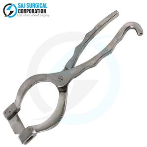 Cuchillo castrante compacto Newberry tamaño portátil con funda para fácil transporte y uso en condiciones de campo - Product Image 2