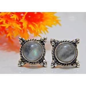 Boucles d'oreilles minimalistes en argent sterling 925 avec des bijoux faits à la main en pierre de lune certifiés GIA avec de l'or comme matériau principal - Product Image 2