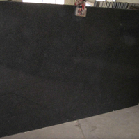 Dalle de granit noir nacré de haute qualité et durable, pierre naturelle polie, solution complète avec installation sur site, comptoirs modernes fabriqués sur mesure