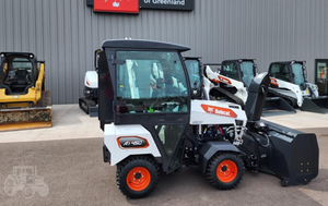 Cortadora de césped autopropulsada Bobcat AT450 de 53 HP a gasolina con cuchilla rotativa y descarga trasera de grado industrial - Product Image 2