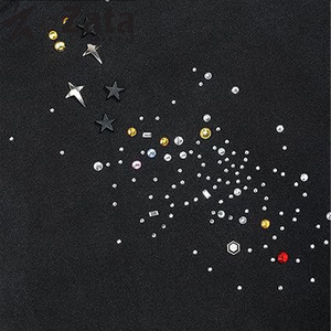 Sweat à capuche pour homme en strass uni pour l'hiver - Vêtement décontracté respirant et écologique avec un éclat moderne audacieux - Product Image 4