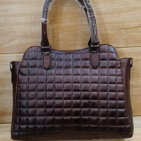 Tas Tote Kulit Full Grain Elegan Tahan Air Warna Solid Desain Quilted Penutup Ritsleting Rantai Pengikat Semua Musim Penggunaan Sehari-hari