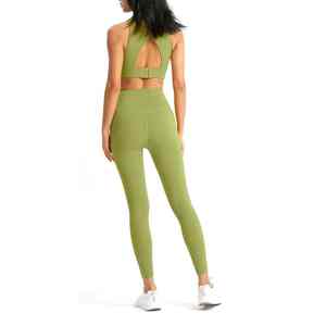 Ensemble de yoga pour femmes personnalisé, tissu en spandex/polyester solide et flexible pour les routines de fitness, respirant, séchage rapide, confort à long terme - Product Image 3