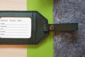 ป้ายกระเป๋าเดินทางแบบมีที่เสียบบัตรเป็นแบบดั้งเดิมมีฝาปิดสไตล์ของขวัญการเดินทางสำหรับเขา LLT-0098B ทำด้วยมือทำจากหนัง - Product Image 5