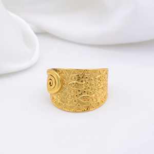 Vente en gros de bagues de mariage en laiton plaqué or 24 ct à la mode avec design de fleur simple pour hommes et femmes bijoux de mariage à la mode pour - Product Image 6