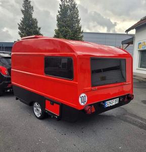 Caravane miniature Supertramp en aluminium pour 2 personnes, rouge, design moderne avec plancher en bois - Product Image 2