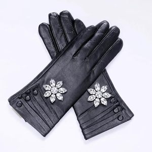 Guantes de Invierno de Cuero Premium para Mujer con Diseño de Flor de Cristal, Compatibles con Pantalla Táctil, Negros, Cálidos y Elegantes para Fiestas - Product Image 5
