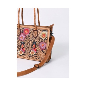 กระเป๋าสะพายไหล่ผู้หญิง หนังแท้คุณภาพสูง สีน้ำตาล ลายดอกไม้สไตล์วินเทจ ปิดด้วยซิป กันน้ำ พกพาสะดวก แฟชั่นสุดฮิต - Product Image 2