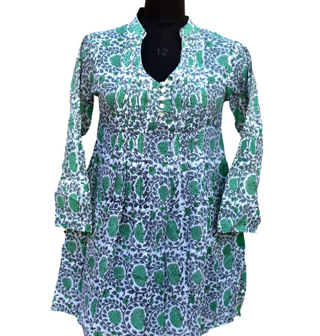 มีสีเขียวขุ่น