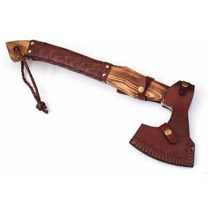 Hache de survie multi-usage artisanale en acier industriel à haute teneur en carbone, manche en bois naturel, cuir - Product Image 5