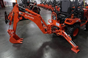Tracteur haute puissance BT603 avec pelle arrière et chargeur frontal 4x4 rouge, équipement de jardin - Product Image 2