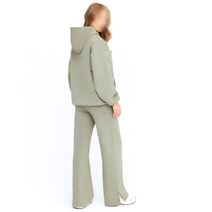 ชุดวอร์มแฟชั่นผู้หญิงคุณภาพพรีเมียมสำหรับฤดูหนาว ดีไซน์ล่าสุดปี 2025 สีพื้น เสื้อครอปแขนสั้น - Product Image 2