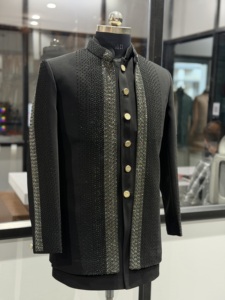 Traje Indo-Occidental de Alta Gama para Hombre con Pedrería, Sherwani Negro para Boda, Ropa de Novio India Personalizada al por Mayor, Elástico - Product Image 3