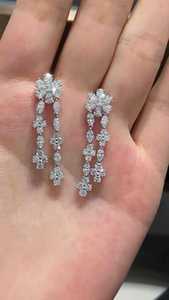 Boucles d'oreilles florales en diamant de laboratoire taille marquise 2,50 ct, or 14 carats, certifiées IGI, bijoux de mariage indiens par Apricot Jewels - Product Image 6