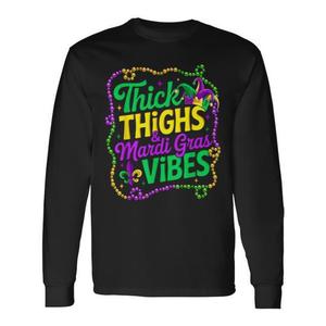 Maglietta a Maniche Lunghe per il Carnevale di New Orleans, T-Shirt Promozionale Mardi Gras con Stampa 'Thighs Thick', Atmosfera Festiva - Product Image 1