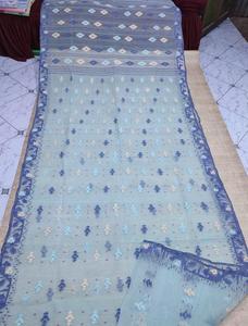 Exclusivo Saree Deshi Dhakai Azul Cielo Jamdani de Alta Calidad para Mujer, Tela Verde, Roja y Dorada, Bangladesh MTI JSF-063 Especial - Product Image 6