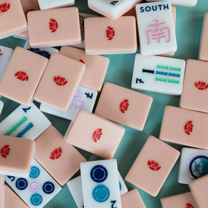 ชุดกระเบื้องไพ่นกกระจอกอะคริลิคหลากสีพิมพ์ลายตารางครอบครัวเกมกระดานบันเทิงแบบตะวันตกกระเบื้องไพ่นกกระจอกอเมริกัน - Product Image 1