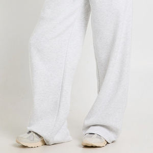 Conjunto Deportivo de Dos Piezas para Mujer, Diseño Urbano, Cómodo, de Felpa Suave, Cálido, Ajuste Recortado de Alta Calidad, Perfecto para Invierno 2026 - Product Image 4