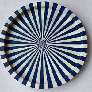 Bandeja con incrustaciones de hueso y resina de primera calidad Bandeja decorativa hecha a mano única para aperitivos, bebidas, mesa, sala de estar, entretenimiento - Product Image 1