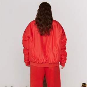 Blouson aviateur rouge surdimensionné unisexe tendance pour l'hiver | Streetwear décontracté pour elle et lui - Product Image 5