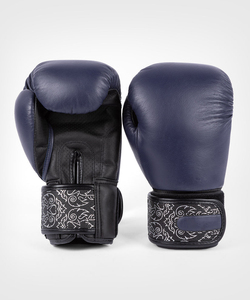 Venta al por mayor de guantes de boxeo de entrenamiento con logotipo personalizado de cuero PU duradero y cuero de vaca 12oz 16oz 14oz tamaños para niños escena deportiva - Product Image 1