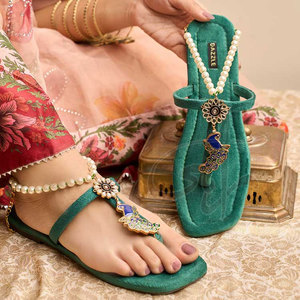 Sandalias Personalizables Hechas a Mano con Forro de Terciopelo Doble Acolchado, Antideslizantes, con Estampado de Moda en Verde Botella - Product Image 4