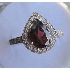 Bague en or blanc et or jaune 14 carats avec pierre précieuse naturelle grenat et topaze sertie clos, plaquée rhodium, coupe 10 mm - Product Image 1
