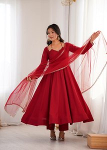 Tela Chanderi de Seda Romana Pura de Primera Calidad, Color Rojo, Hermoso Diseño, Vestido Anarkali / Conjunto Kurta para Mujer - Product Image 4
