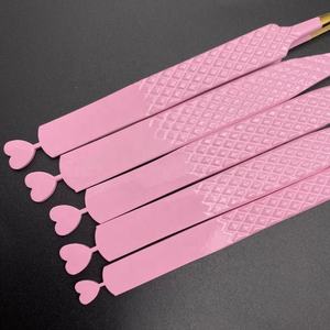 Pinzas para Pestañas de Acero Inoxidable de Grado Quirúrgico Profesional, Logotipo Personalizado, 90 65 Grados, Diseño Delgado con Punta en Forma de Corazón, Sostenibles - Product Image 3