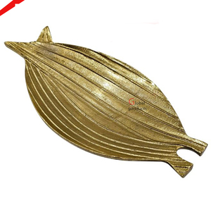 Plato de servicio de metal con acabado plateado de forma irregular de diseño martillado para el hogar - Product Image 3