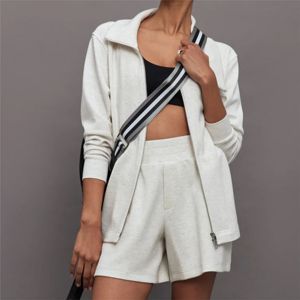 Veste en tricot gris chiné élégante et confortable pour femmes, coupe ajustée avec fermeture éclair à l'avant au design asymétrique unique pour un usage quotidien - Product Image 5