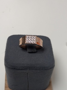 แหวนแต่งงานผู้ชาย Lurba Jewels Moissanite ทองคำชมพู 10K/14K/18K สไตล์ฮิปฮอป รูปทรงเรขาคณิตสี่เหลี่ยมประดับเพชรแบบฝังเต็มวง แหวนสำหรับทั้งชายและหญิง - Product Image 6