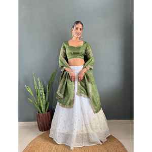 LANCEMENT DU NOUVEAU TISSU MOUSSELINE FESTIVE WEAR LEHENGA MALBARI CHOLI EN SOIE AVEC DUPATTA LOURD BRODÉ - Product Image 1