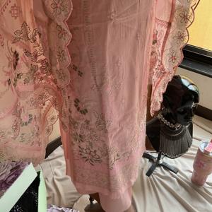 Salwar Kameez Tradicional Pakistaní Indio de Algodón Bordado, Diseño Distrito Lahore, Secado Rápido, Largo Medio para Fiestas de Verano - Product Image 3