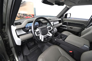 2022 L-a-n-d R-o-v-e-r D-e-f-e-n-d-e-r 110 SE AWD bajo kilometraje y precio asequible en Stock, listo para enviar. - Product Image 5