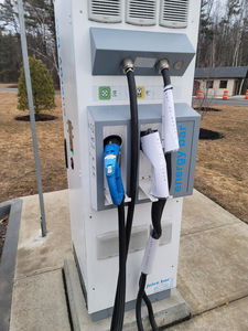 Batterie LiFePO4 avec onduleur à onde sinusoïdale pure Support de batterie externe compatible avec le panneau solaire - Product Image 2